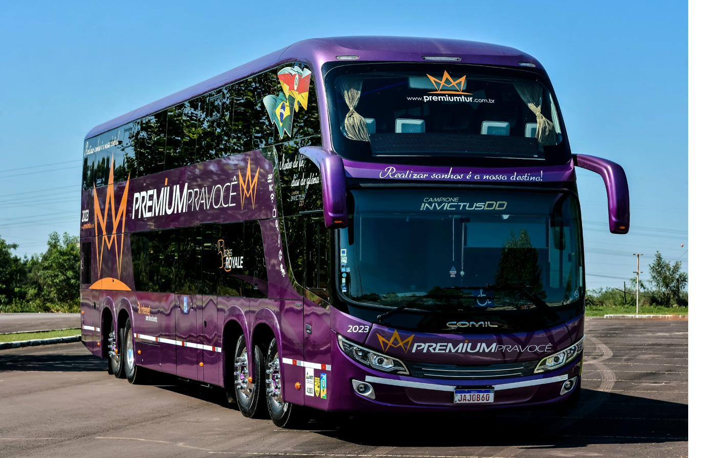 Ônibus #2023 — Comil Invictus DD